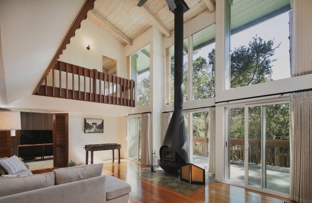 Radiant Monterey Escape 4bed/3bath