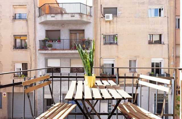 Rafael Apartment by Olala Homes