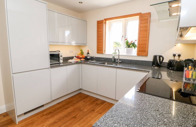 RAINBOW COTTAGE, pet friendly in Appleby-In-Westmorland