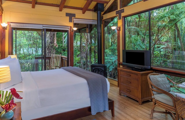 Rainforest Retreat in Volcano Village