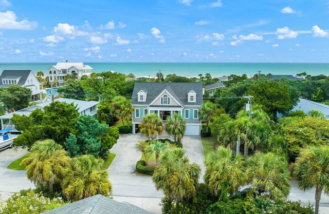 Raised Beach House, Outdoor Living, Rooftop Deck, Grill, Walk to Beach and Creek