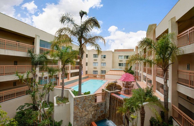 Ramada by Wyndham Hawthorne LAX/LA Stadium