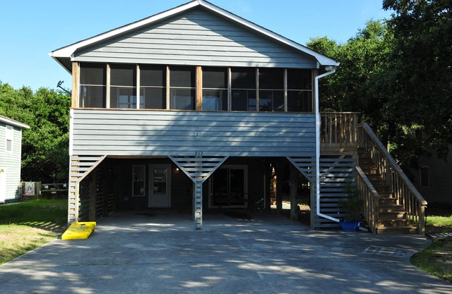 Rancho Relaxo-3BR+Bunk Area, 7 min Walk to Beach, Shops, Food, Wi-Fi