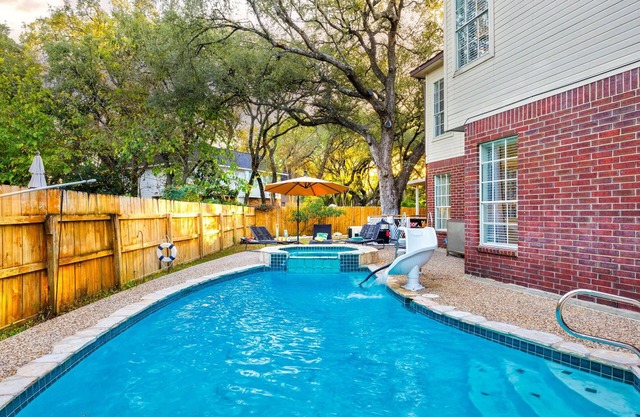RARE FIND! Heated Pool Spa GameRoom Fall Special!