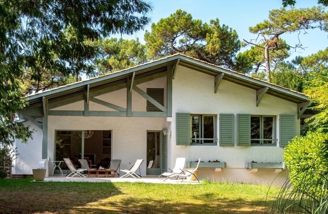 Rare location Pyla-Moulleau, 4 mins walk from the beach, Villa carefully renovated