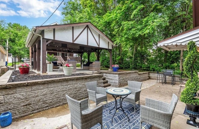 🌷RARE NEW TREASURE🌷2 Homes+Outdoor Gathering Area. Two Blocks From Main St.!