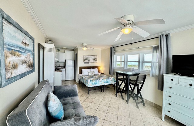 RARE OCEANFRONT CONDO W/PANORAMIC OCEAN & SUNSET VIEW PRIVATE BEACH ACCESS WiFi