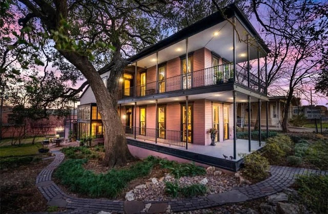Rare - Unique East Austin Home - Walk to Downtown