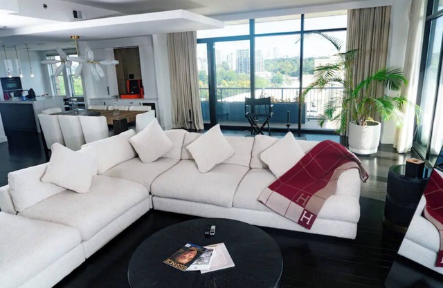 Rare! XL Luxury Penthouse Buckhead/Midtown 2 Bed 2.5 Bath