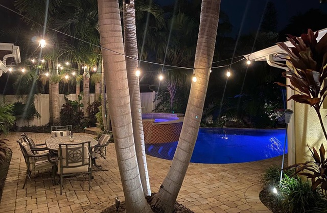 Rate drop! Short stays! Close to beaches and IMG