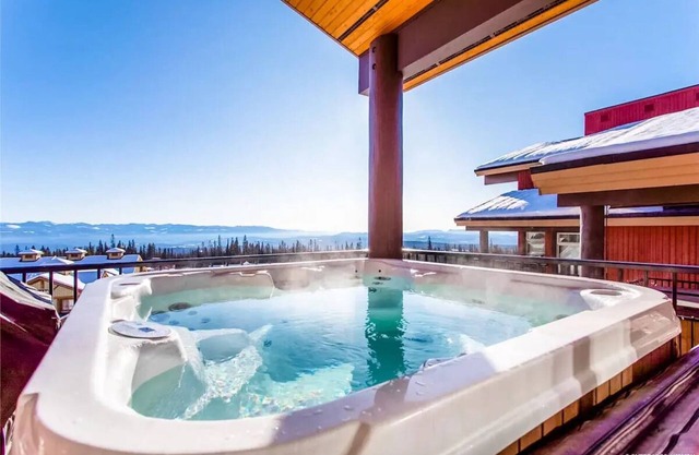 Raven's Reach in Happy Valley - Private Hot Tub & Shared Pool