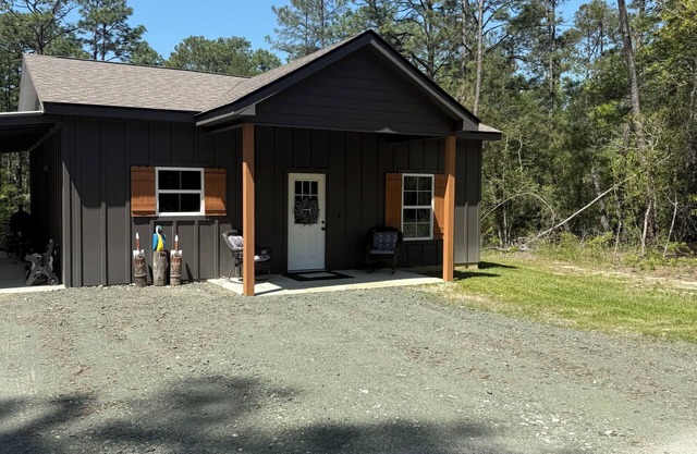 Rayburn Resort Retreat ~ Sleeps 4 w/Covered Boat Parking