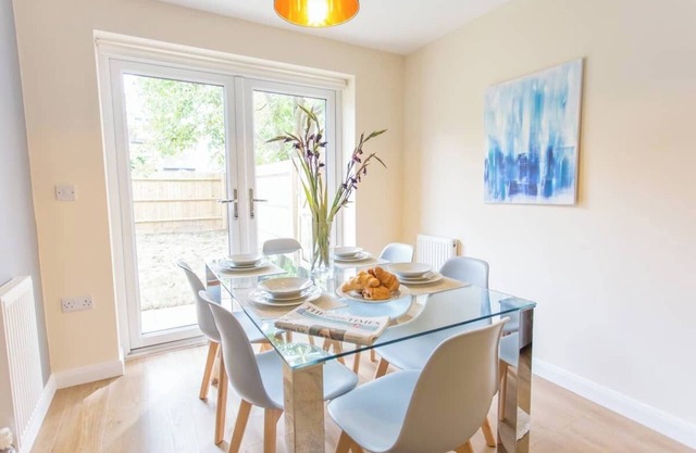 Razia Apts 2 (Piccadilly) | 3 Bed Ground Floor Apt