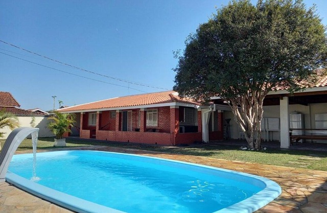 Recanto lindo na cidade com piscina e churrasqueira