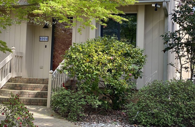 Recently RENOVATED Pet Friendly RANCH nearby NORTH HILLS- Raleigh