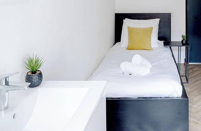 Recently renovated private single room, ideally located near Tilburg’s top tourist hotspots.
