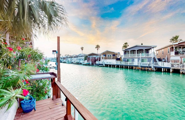 Recreational Waterfront island home with a grill & W/D - pool, golf, and gym