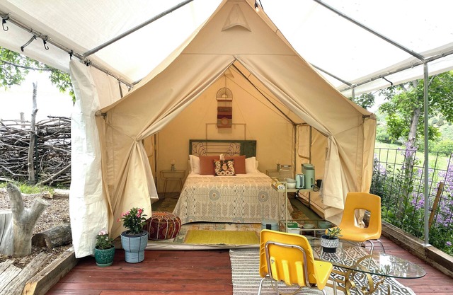 Red Rocks Glamping: Meeting nature & extravaganza