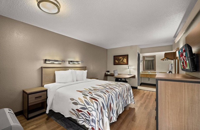 Red Roof Inn Detroit - Royal Oak/Madison Heights