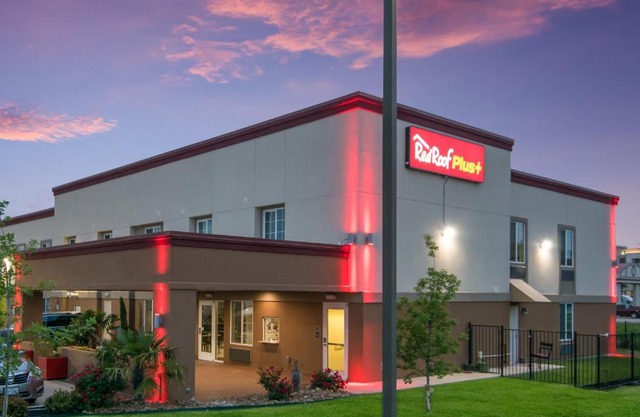 Red Roof Inn PLUS+ Fort Worth - Burleson