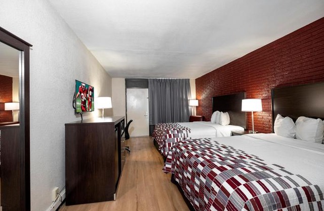 Red Roof Inn - West Point