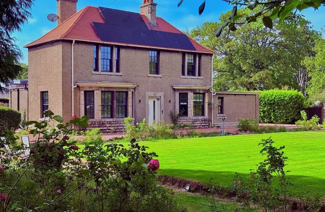 Red Roofs | 5BR Luxury | Near Edinburgh | EV Point