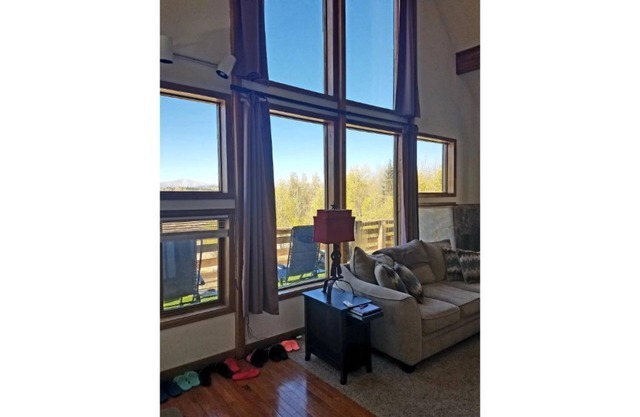 Red's Retreat- beautiful Mtn View, Game Room and Hot Tub!
