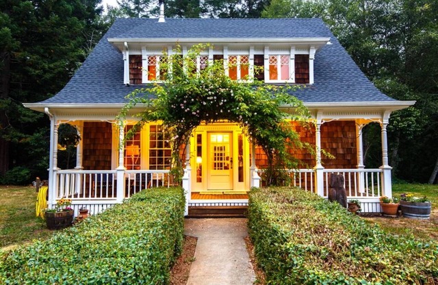Redwood Coastal Cottage Retreat~Fleurhaven Chalet