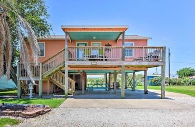 "REEL CATCH" 5 minutes from BEACH & FISHING CENTER!