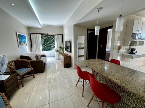 Refúgio Aconchegante a 3 quadras da Praia do Tombo!