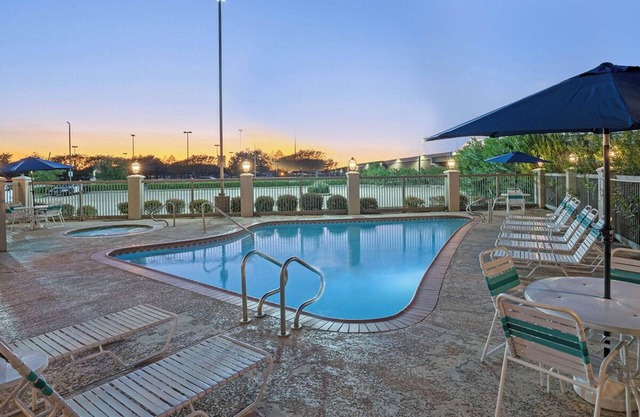 Refined Room for Professionals with Poolside Zen | Free Parking
