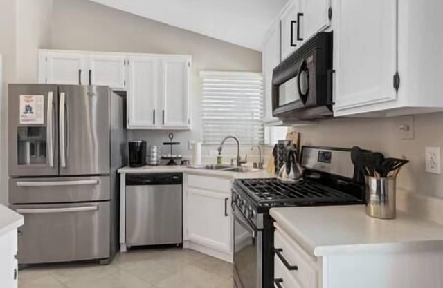 ❤️Refreshing Pool House: 3BR in Vegas with BBQ