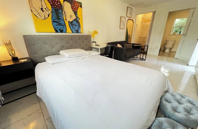 Relax and Explore: Guestsuite in Downtown Orlando
