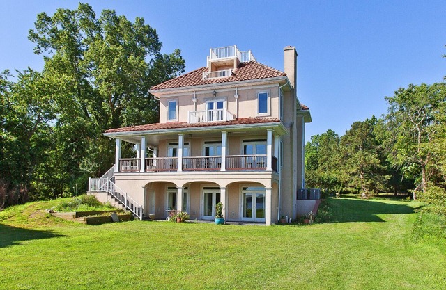 Relax And Reconnect With Expansive Views Of The Historic James River