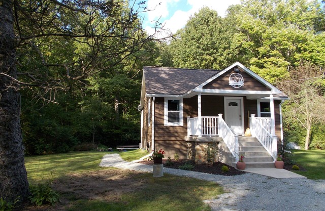 Relax and Rejuvenate at Middle Mountain Cottage! Minutes to Resorts and Parks!