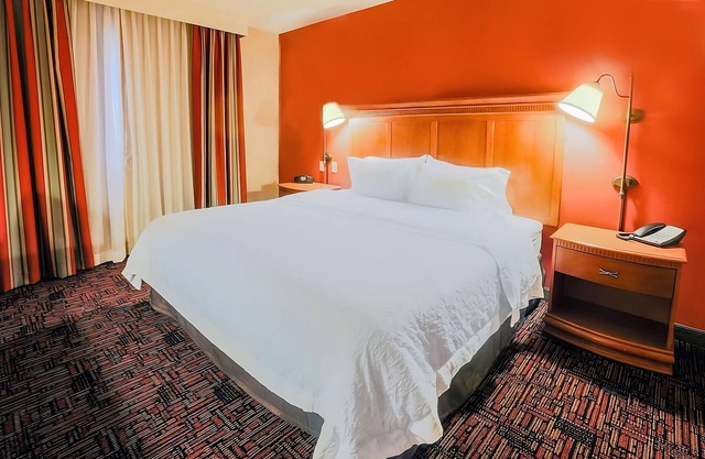 Relax and Unwind! Outdoor Pool, Parking Onsite, Free Breakfast!