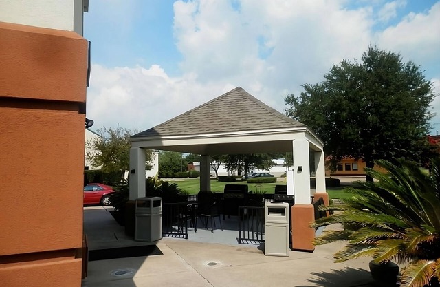 Relax and Unwind! Pet-Friendly Property, Kitchen, Onsite Parking!