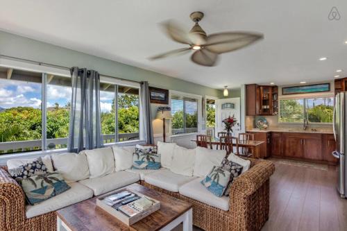 Relax at Kapakai Cottage 2-Bedroom Comfort with Full Kitchen & WD