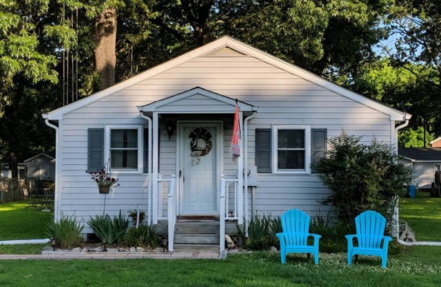 Relax at the Mystic Seahorse Cottage on Gwynn's Island!