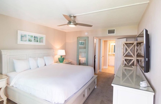Relax by the Beach with Pools, Tennis & Hot Tub — 2 Family-friendly Units