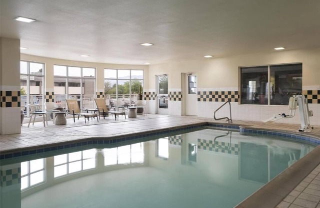 Relax in 1 unit king bed near Albuquerque Airport