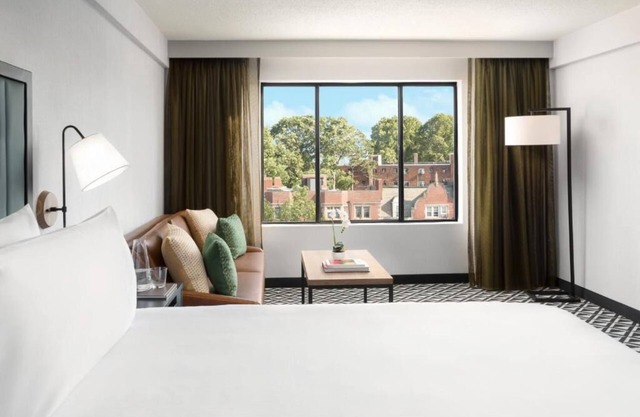 Relax in Comfortable Room Amidst Boston’s Urban Vibe! Dining Onsite!