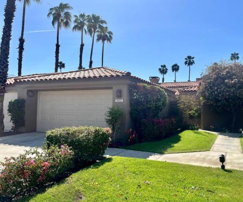 Relax in Palm Valley Comfort