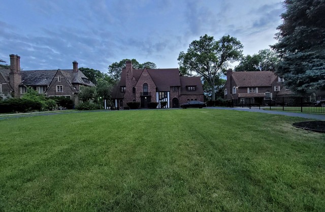 Relax in Style and Comfort at the Palmer Park Mansion on the Green.nnn