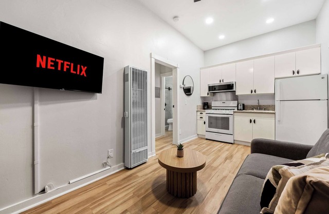 Relax in Stylish 1BR | Near Gaslamp & Little Italy