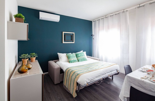 Relax in this Cozy and Glam Apartment