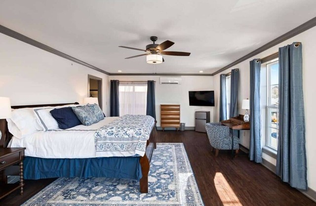 Relax KingBed Walkable to Eateries and Shops
