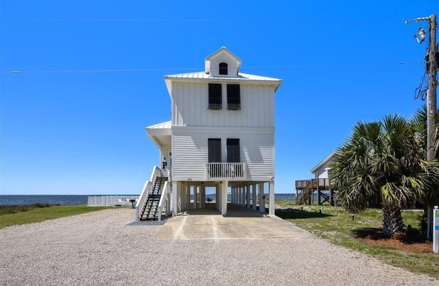 RELAX ON THE GREAT DECK overlooking the Apalachicola Bay!