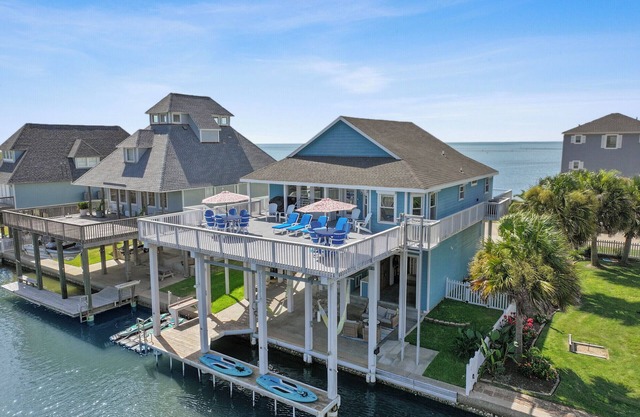 Relax, Play, Fish, Crab - Birds, Beach and incredible Sunsets - Sleeps 10 to 11