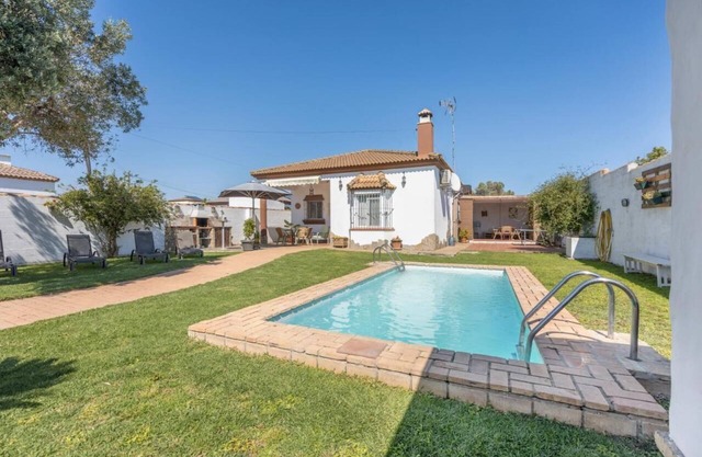 Relax under the Andalusian sun and live the experience in the south of Spain.